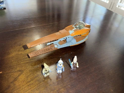 MEOW Star Wars: Geonosian Starfighter (7959) Complete Set and All Minifigs
