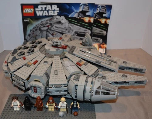 LEGO Star Wars: Millennium Falcon (7965) 99% Complete With minifigures & Manuals