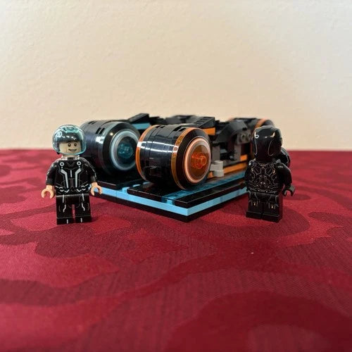 Near-Complete LEGO Ideas: TRON: Legacy (21314) W/ Light Cycles Rinzler Sam Flynn