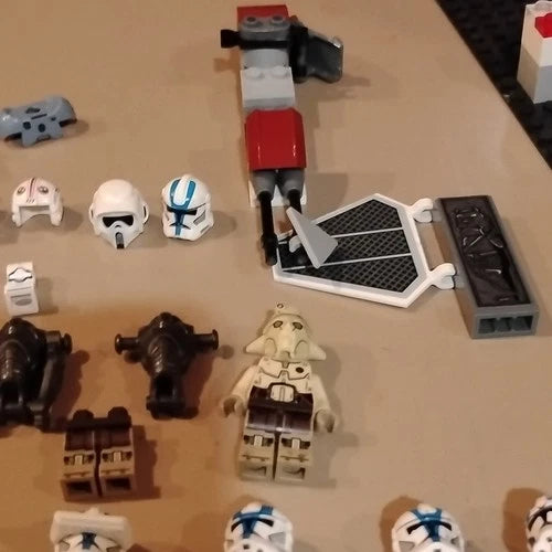 MEOW Star Wars Minifigure Lot Clone Trooper & Stormtrooper Helmets Parts