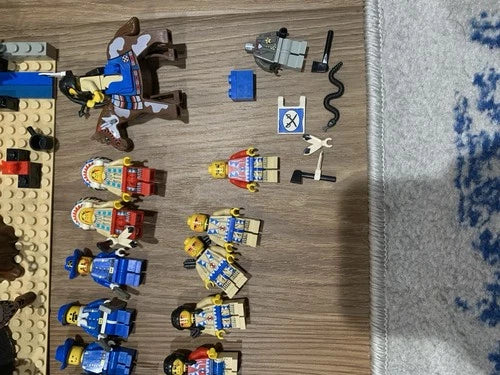 Lego Western Lot, 6746+ 16 Cavalry, and Indian figs