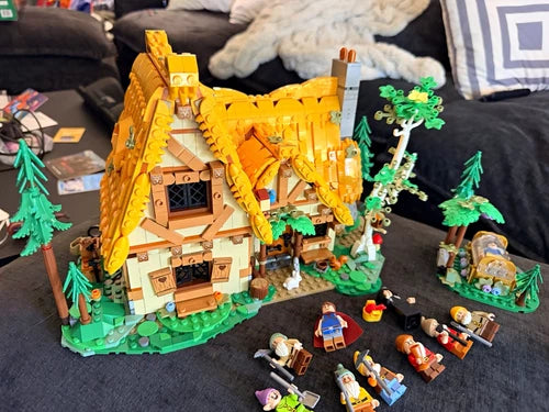 LEGO Disney Snow White Seven Dwarfs' Cottage 43242 2228pc w/ Box- used