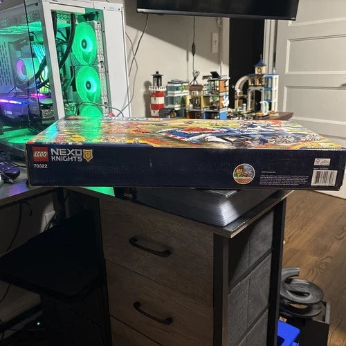 NIB LEGO NEXO KNIGHTS Axl's Tower Carrier 70322 Box has some wear see pics