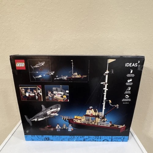 MEOW Ideas Jaws 21350 1497 pcs Complete Set Display Stand Included Ages 18+