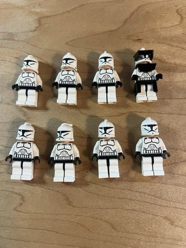 Lego Star Wars Minifigure: P1 Clone Trooper Black Armor with 7 other P1 Clones