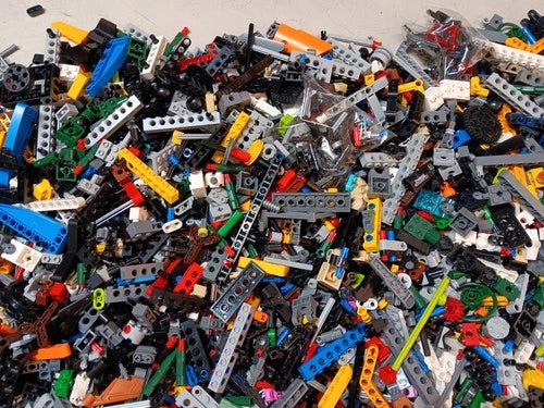 LEGO BULK LOT 8 LB POUNDS TECHNIC GEARS BRICKS W HOLES LIFT ARMS CONNECTORS