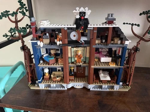 MEOW Icons Stranger Things: The Creel House Set #11370 2593pc 13 Minifigs No Box