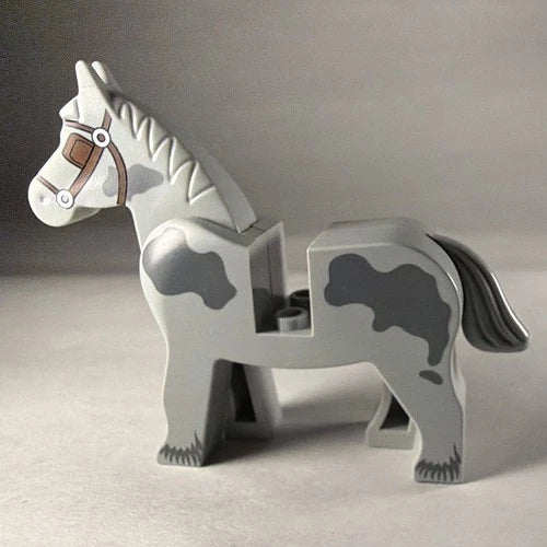 LEGO Kingdoms Peasant Maiden Minifigure cas490 Spotted Horse Holstein Cow Lot