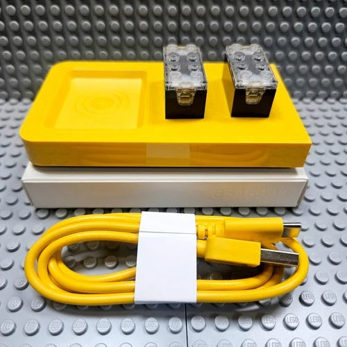 MEOW 2 Smart Bricks, Wireless Power Station Charging Dock, Yellow USB Cable New