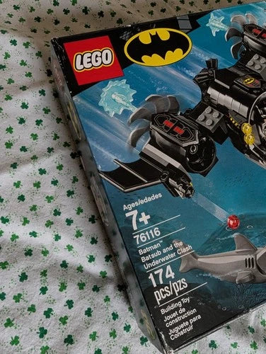 Factory sealed LEGO DC Comics Super Heroes 76116 Batman Batsub Underwater Clash