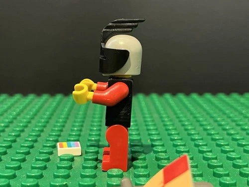 Lego Classic Knights Tournament Minifigure Black Visor Light Gray Helmet cas007