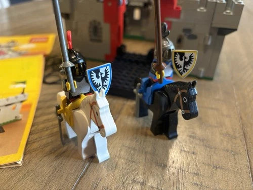 MEOW Castle: Black Falcons Knight's (6073) Read Full Description