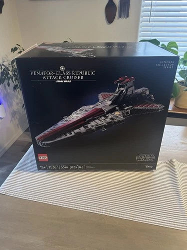 *Box Only*MEOW Star Wars UCS Venator-Class Republic Attack Cruiser 75367
