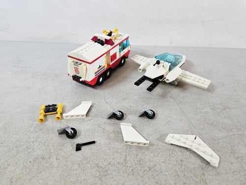 airport plane car jet Lego vintage Lot Parts Pieces minifigure 13e58