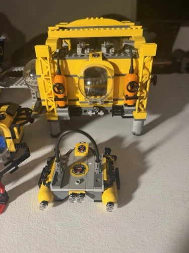 Lego Ocean Exploration Operation Base 60096 99.99% Complete All Minifigures