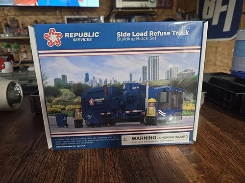 Republic Services Garbage Truck Building Blocks Set First Gear
