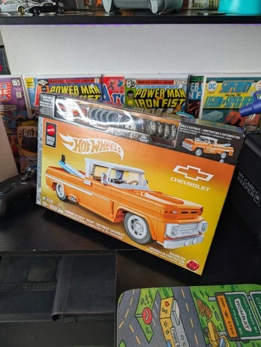 Mattel Hot Wheels Brick Shop Custom '62 Chevy Pickup 858pcs Set, Metal Parts