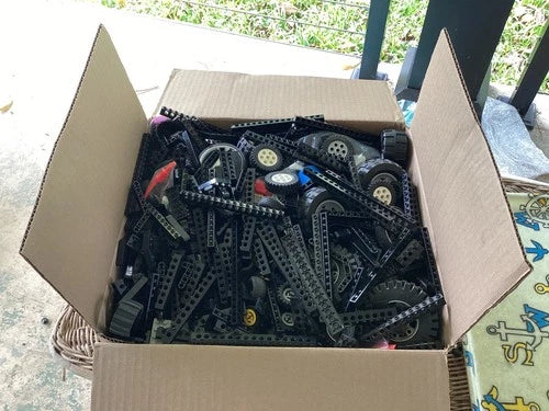 Large Lot Of MEOW Pieces Gears, Wheels, Etc. From A Lot Of Technic Sets 10 lbs.