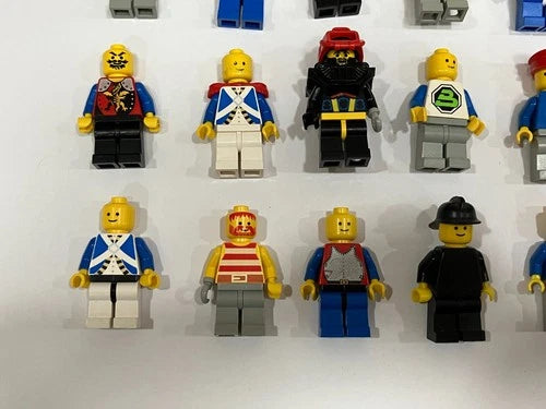 Lot of 84 *** vintage LEGO minifigures