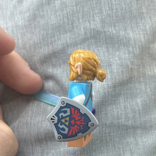 LEGO Link Zelda Breath of the Wild Minifigure w/ Shield and master 77092
