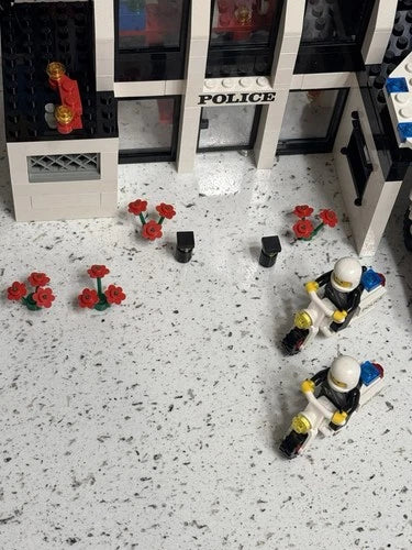 LEGO Town: Police Command Base (6386) Missing Pieces* Vintage Retired