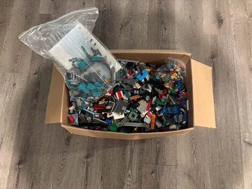 LEGO Lot 30 lbs Mixed Bulk Minfigs, Marvel, Minecraft, City