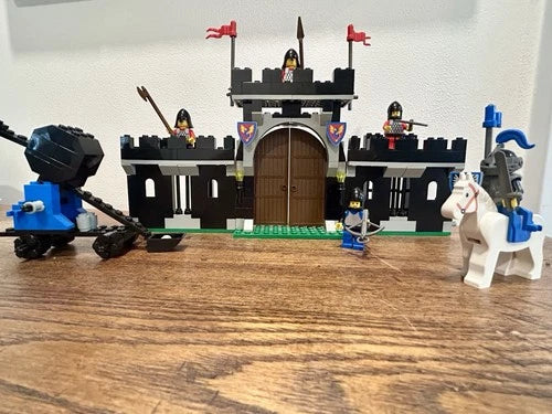 MEOW MEOWLAND Castle 6059 Knight’s Stronghold Set