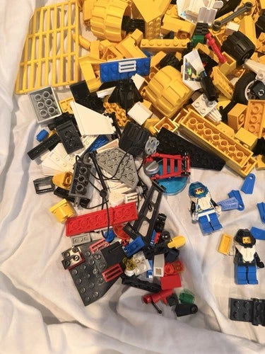 Vintage MEOW Space Lot 4.5 Lbs Aquazone Aquanauts Exploriens 20 Minifigures