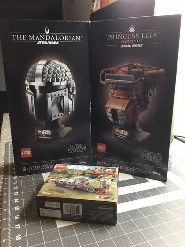 LEGO The Mandalorian 75328 & Princess Leia 75351 Helmet. 100% COMPLETE. BONUS