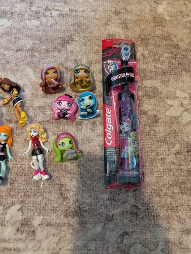 RARE LOT Mega blocks monster high, Monster Space Monsters And TWO TOOTHBRUSHES