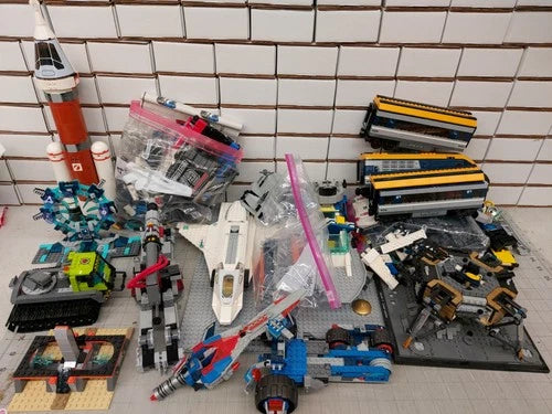 Huge Lot of Used Legos 29 LBS Lego City and Mixed Bricks Avengers Train City Mix