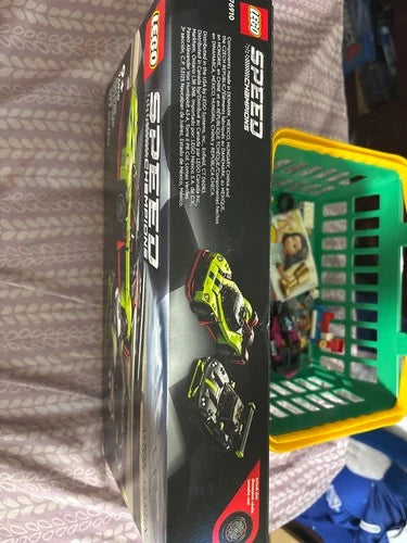 LEGO SPEED CHAMPIONS: Aston Martin Valkyrie AMR Pro and Aston Martin Vantage GT3