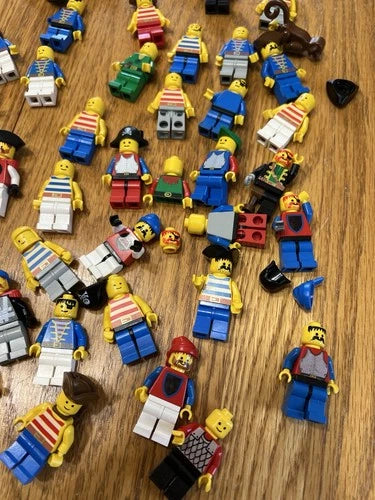 Vintage Lego mini figure pirate Lot