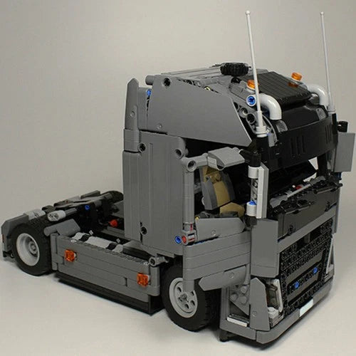 Medium Truck FH Tractor Unit Vehicle Car 1077 Bricks Building Blocks Set