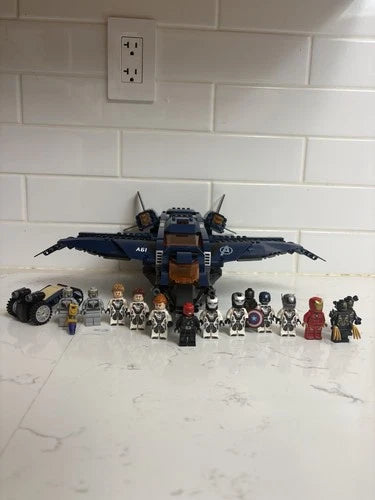 LEGO Marvel Super Heroes Avengers Quinjet 76126 699pcs Minifigures Incomplete