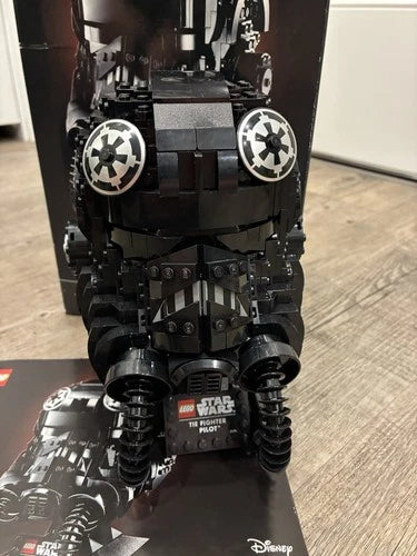 MEOW Star Wars TIE Fighter Pilot Helmet 75274 724pcs Complete Set Display Stand