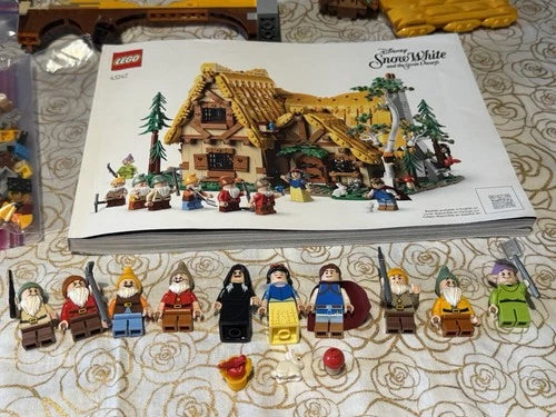 LEGO Disney Snow White & Seven Dwarfs Cottage 43242 2228pc w/ Minifigures & Box