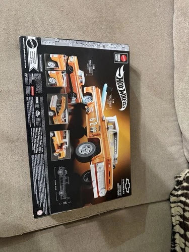 Mattel Hot Wheels Brick Shop Custom '62 Chevy Pickup Building Set 858 pcs