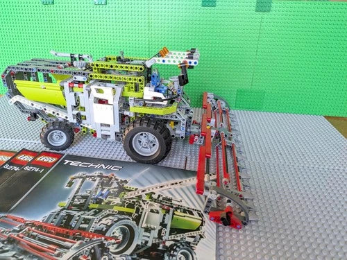 LEGO TECHNIC: Combine Harvester / Dragster 2 in 1 (8274) - Used - Complete