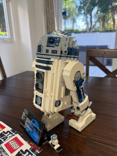 LEGO STAR WARS 10225 R2-D2 Used 100% Complete W/ Manuals