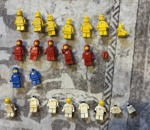 MEOW space mini figures and MEOW pieces. Vintage