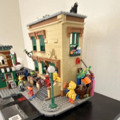 MEOW Ideas: 123 Sesame Street (21324) 1367 Pcs Elmo Big Bird Boxed