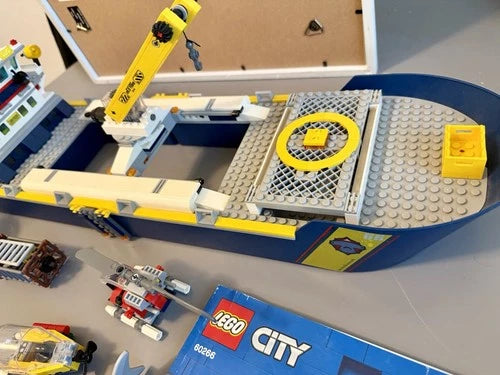 LEGO CITY Ocean Exploration Ship 60266 98% Complete Set