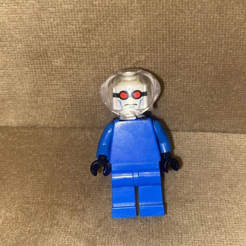 LEGO Mr Freeze Minifigure 7783 Missing Armor