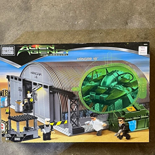 MEGA BLOKS Alien Agency Hangar 18 Set 5621 390pc Building Set Minifigures