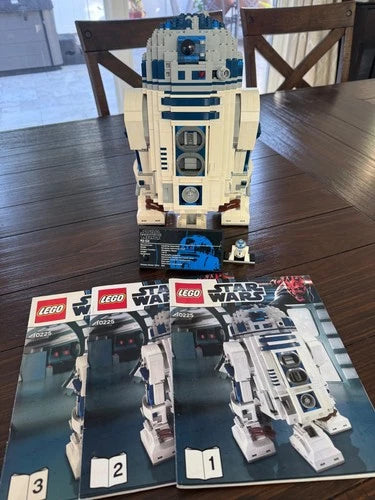 LEGO STAR WARS 10225 R2-D2 Used 100% Complete W/ Manuals