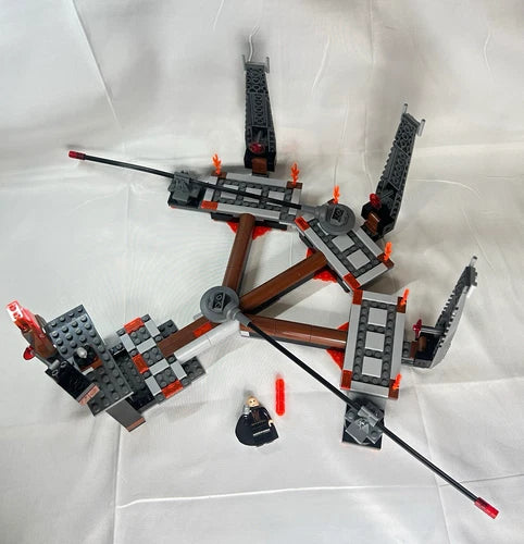 MEOW Star Wars 7257 Ultimate Lightsaber Duel Mustafar w/ Anakin 2005 READ