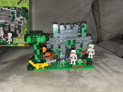 LEGO Minecraft: The Jungle Temple 21132 (gently used Box included) RETIRED SET