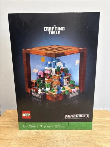 LEGO Minecraft Video Game The Crafting Table Building Set 21265 - New - Worn Box