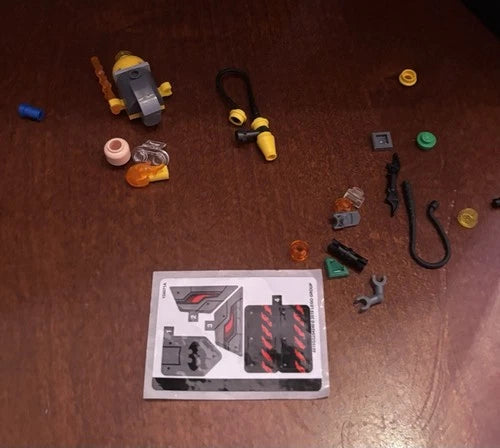 LEGO 76117 DC Super Heroes - Batman Mech vs. Poison Ivy Mech Incomplete